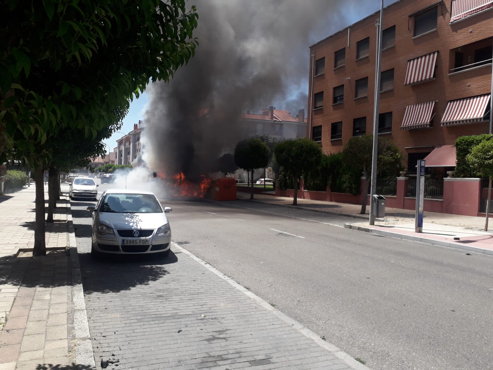 En imágenes el incendio de un bus urbano de Valladolid