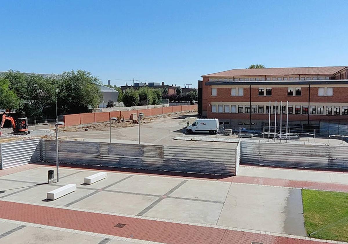 Obras en el campus de la Universidad Europea Miguel de Cervantes.