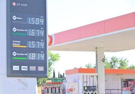 Precio del combustible en una estación de servicio de San Román de Hornija el pasado viernes.