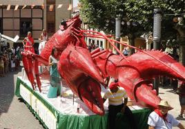 La reina y las damas en la carroza principal de 2022.