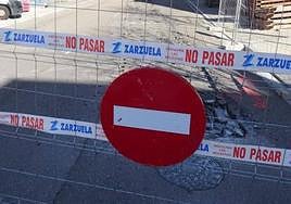 La rehabilitación de una facha impedirá el paso a los vehículos por la calle Lecheras.