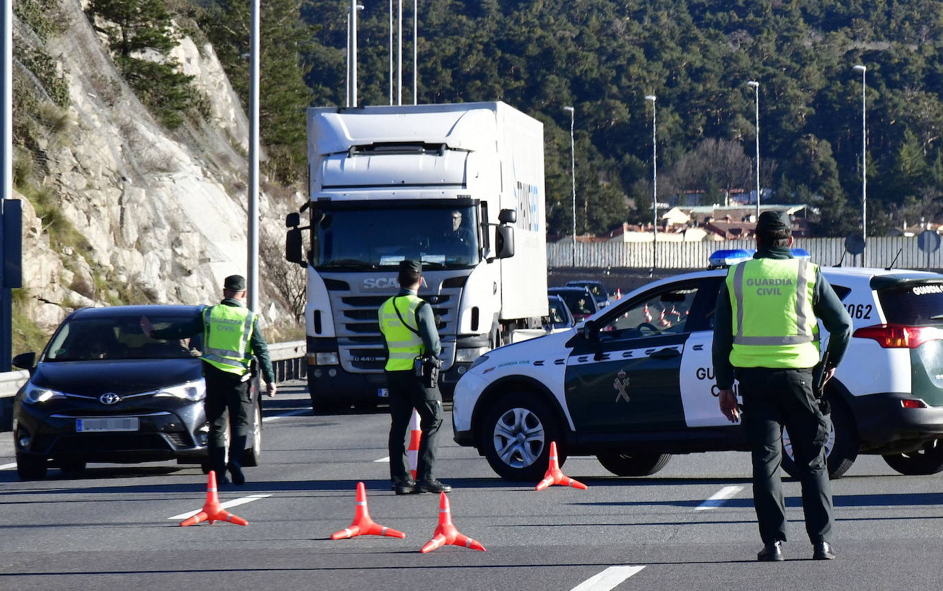 Un detenido a su paso por la AP-6 por portar 1,7 kilos de hachís