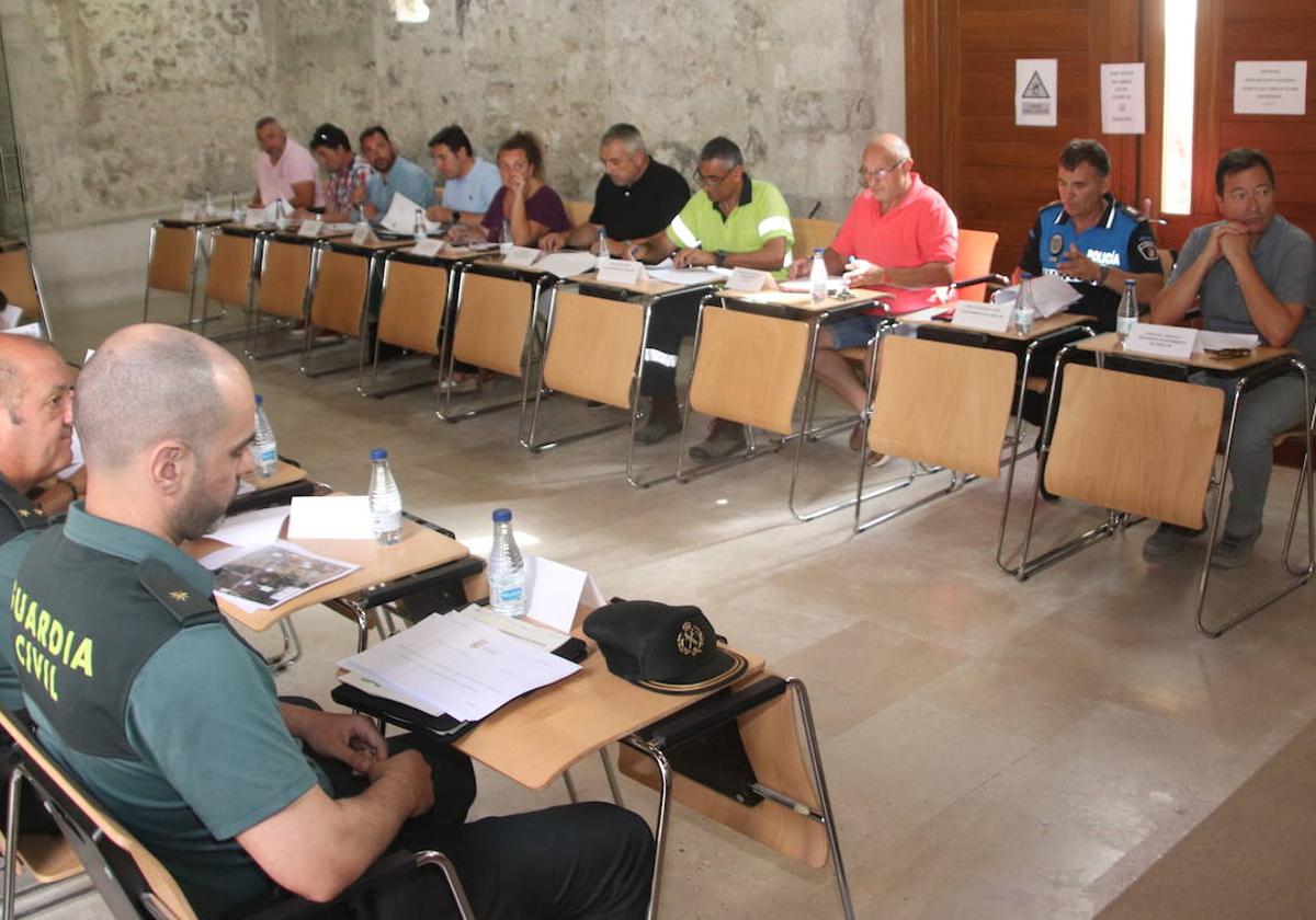 Asistentes a la junta de seguridad para las fiestas de Cuéllar.