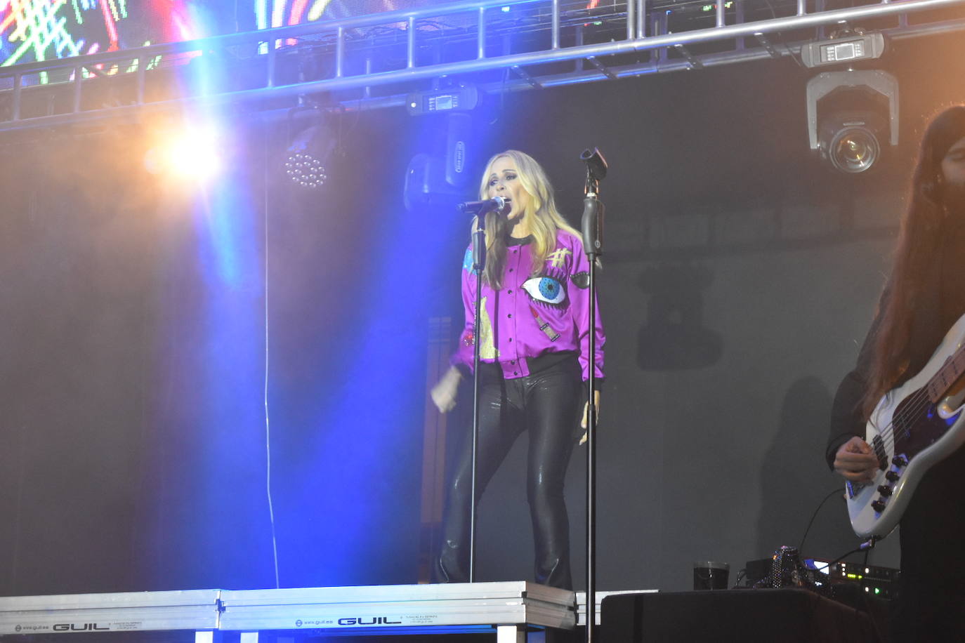 Marta Sánchez encandila a Herrera de Pisuerga