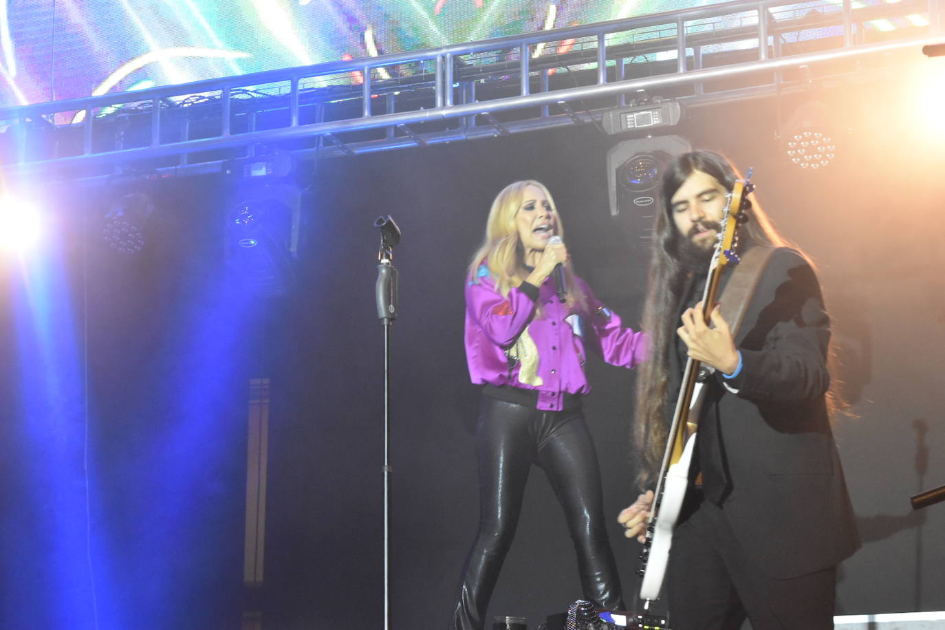 Marta Sánchez encandila a Herrera de Pisuerga