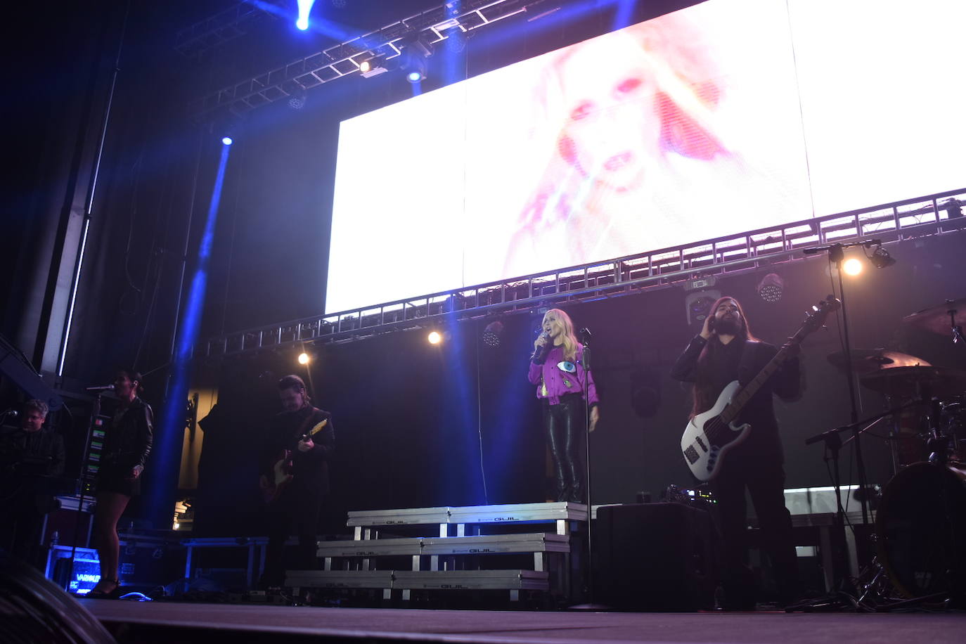 Marta Sánchez encandila a Herrera de Pisuerga