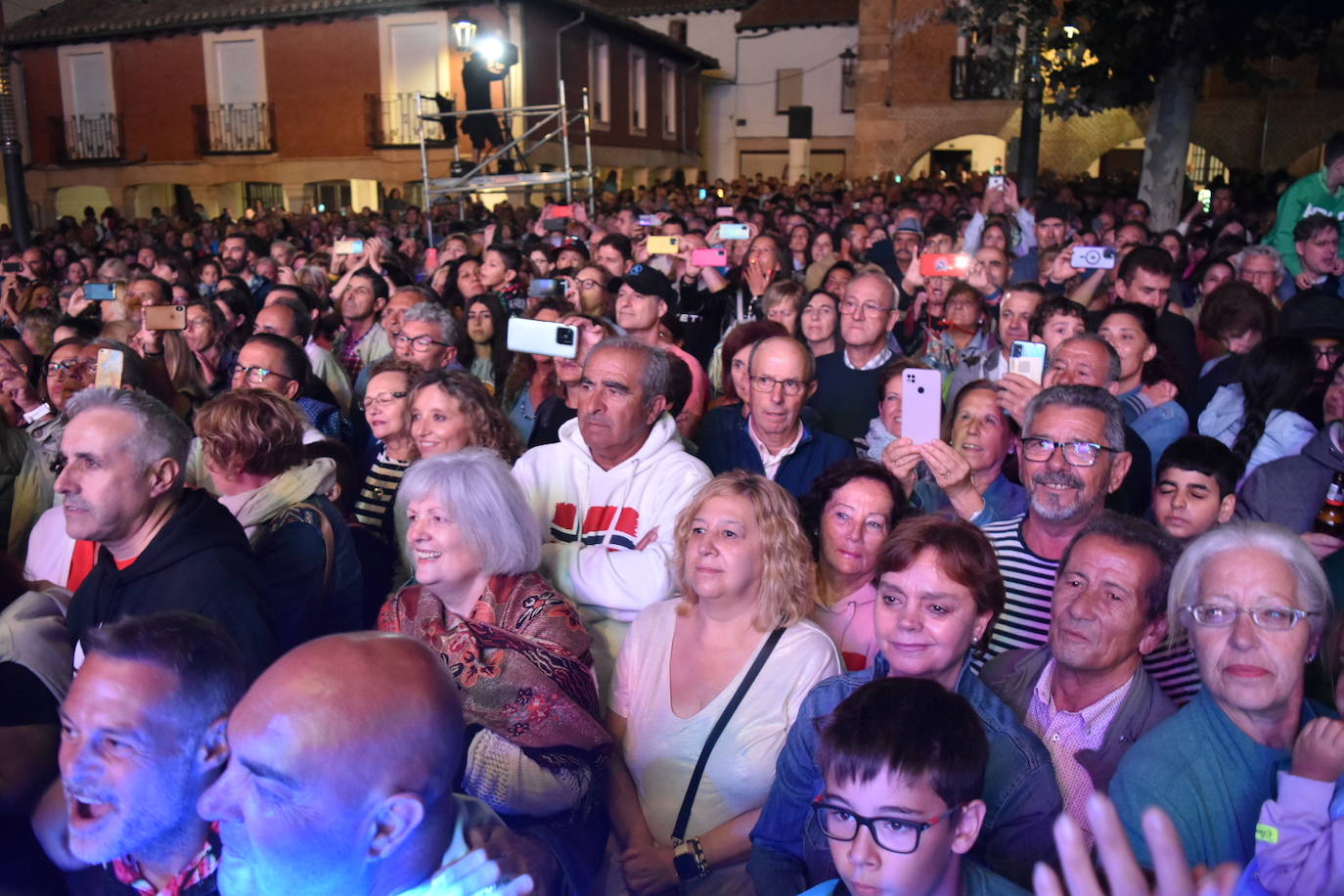 Marta Sánchez encandila a Herrera de Pisuerga