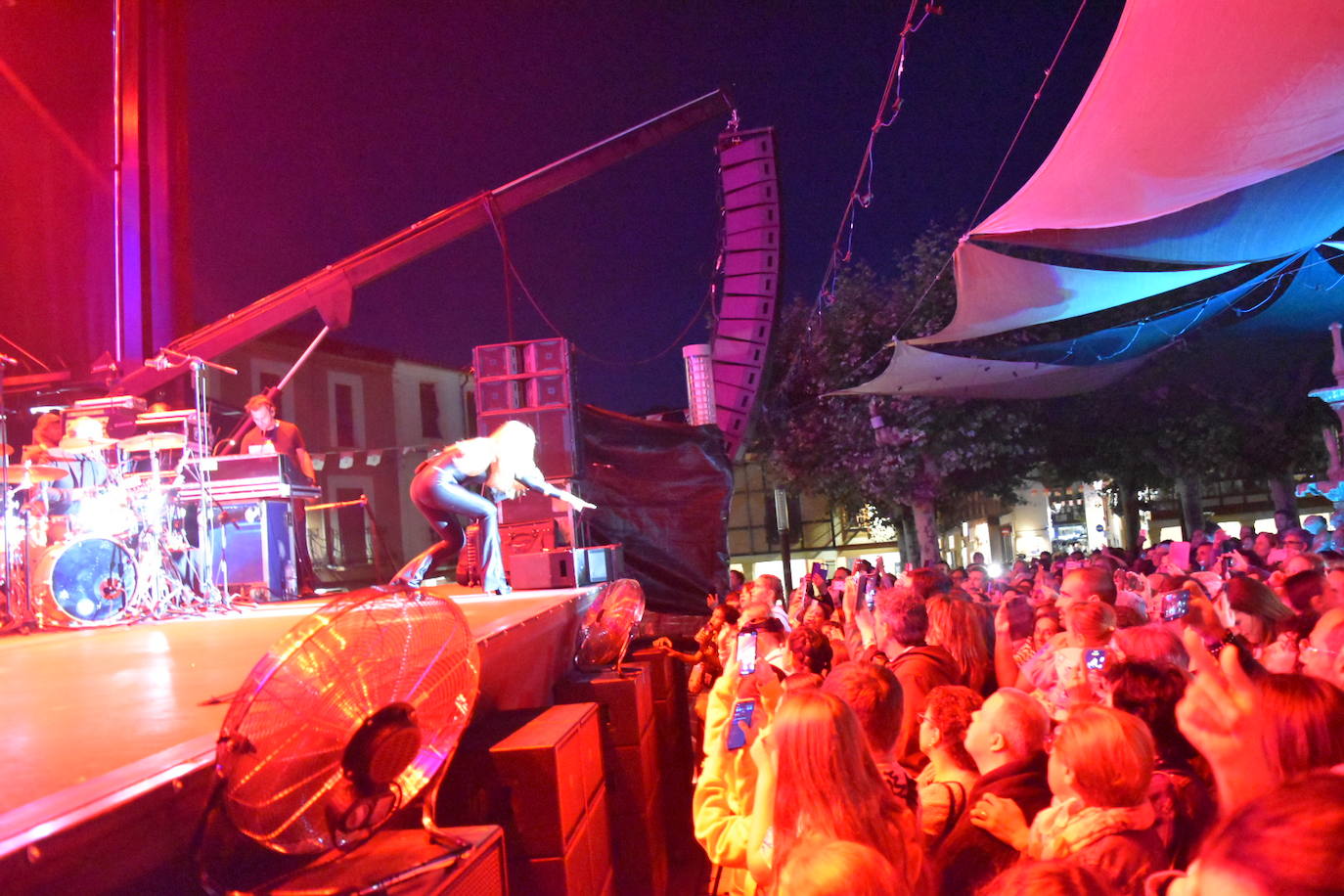 Marta Sánchez encandila a Herrera de Pisuerga