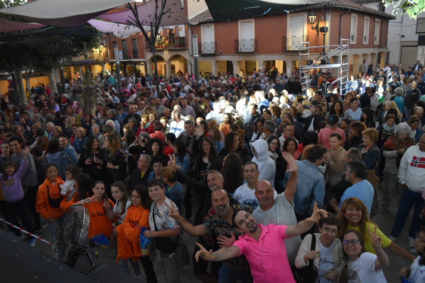 Marta Sánchez encandila a Herrera de Pisuerga