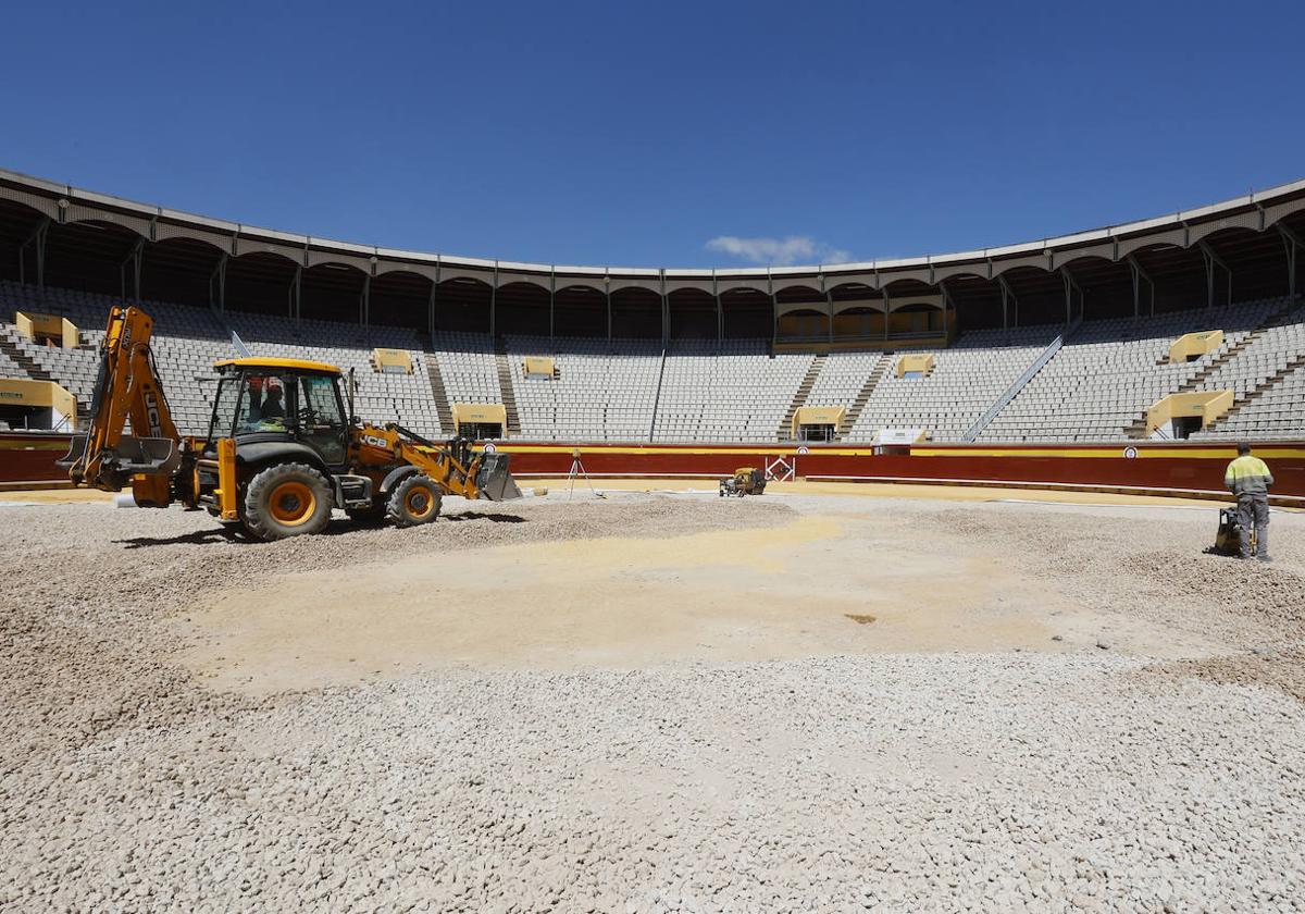 El ruedo de la Plaza de Toros de Palencia, este miércoles en obras.