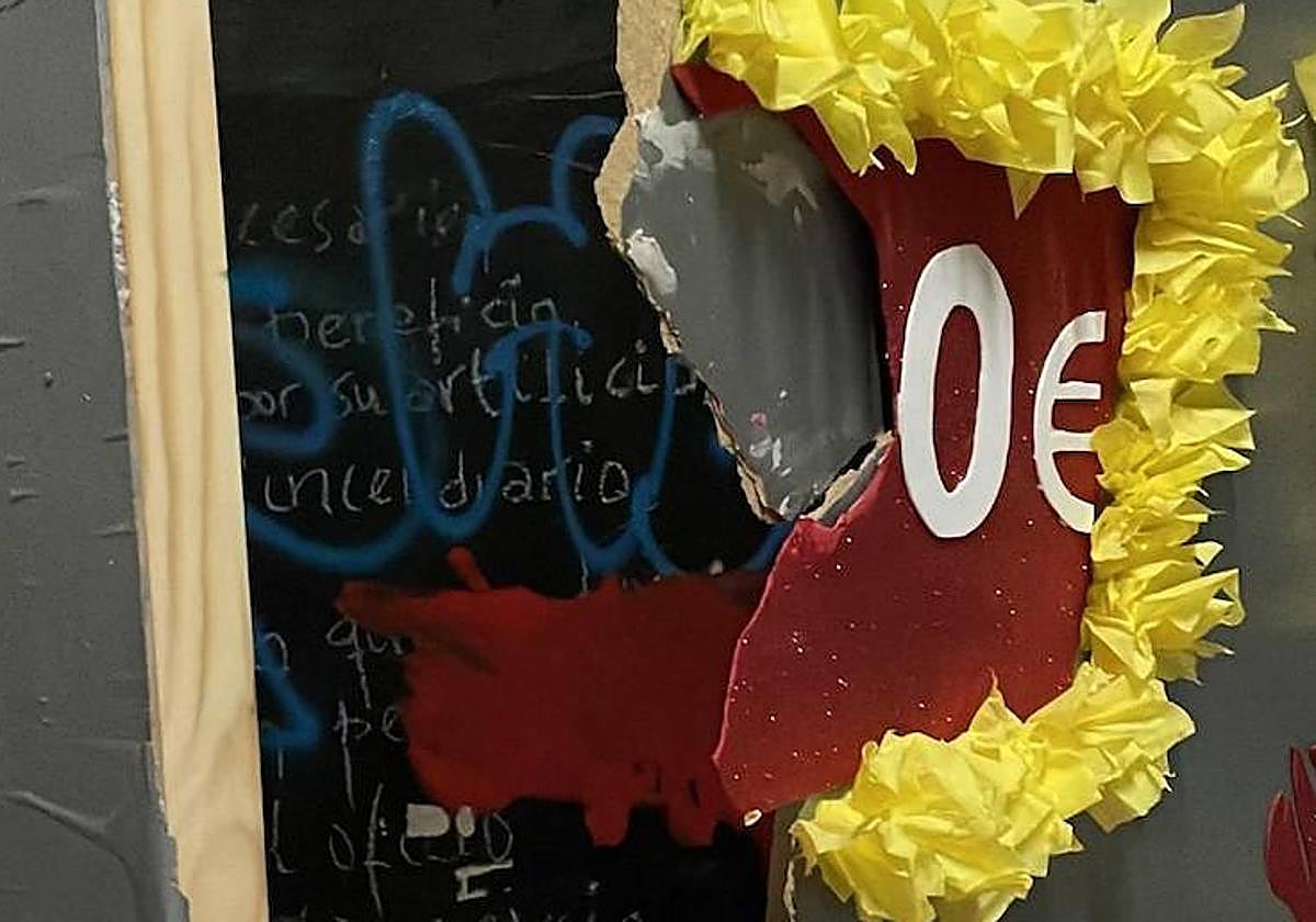 Daños en una de las carrozas.