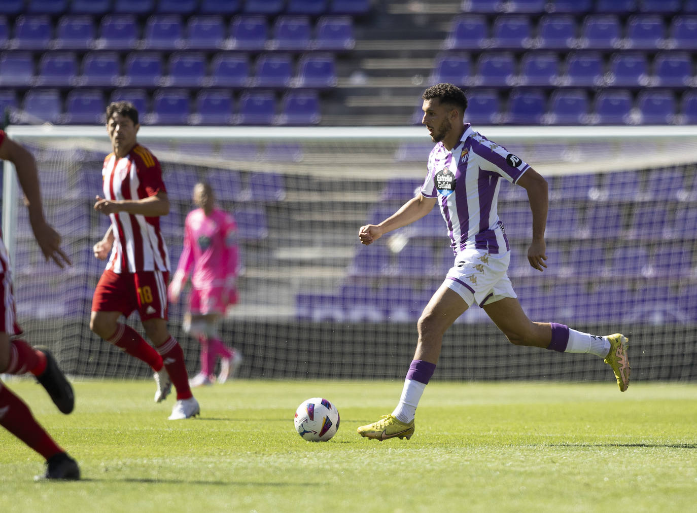 Imágenes del partido entre el Real Valladolid y el AVS Futebol portugués (1/2)