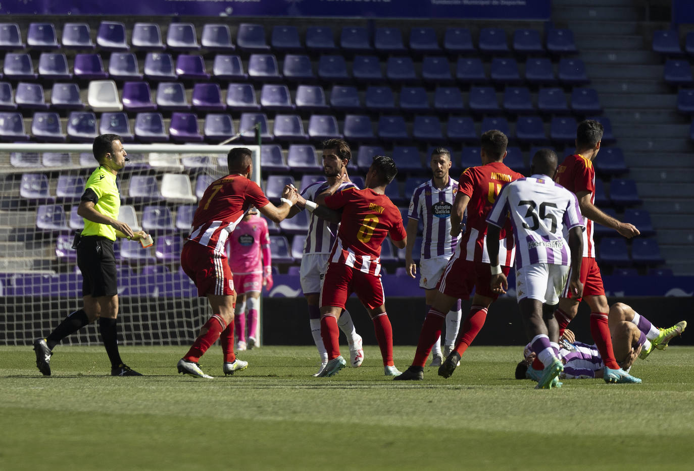 Imágenes del amistoso entre el Real Valladolid y el AVS Futebol portugués (2/2)