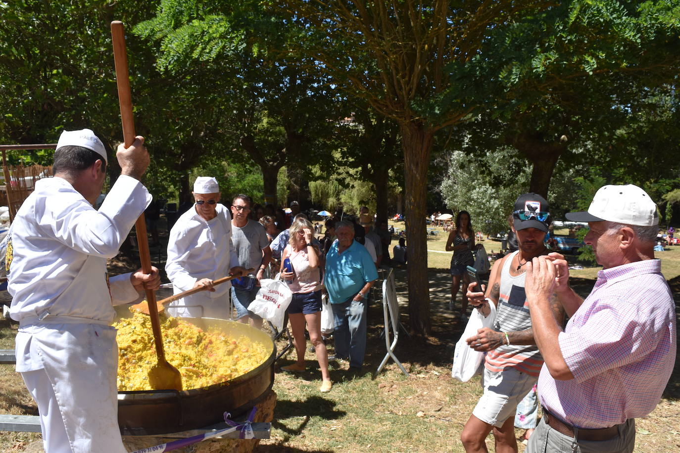 Olleros de Pisuerga reparte 1.700 raciones de paella