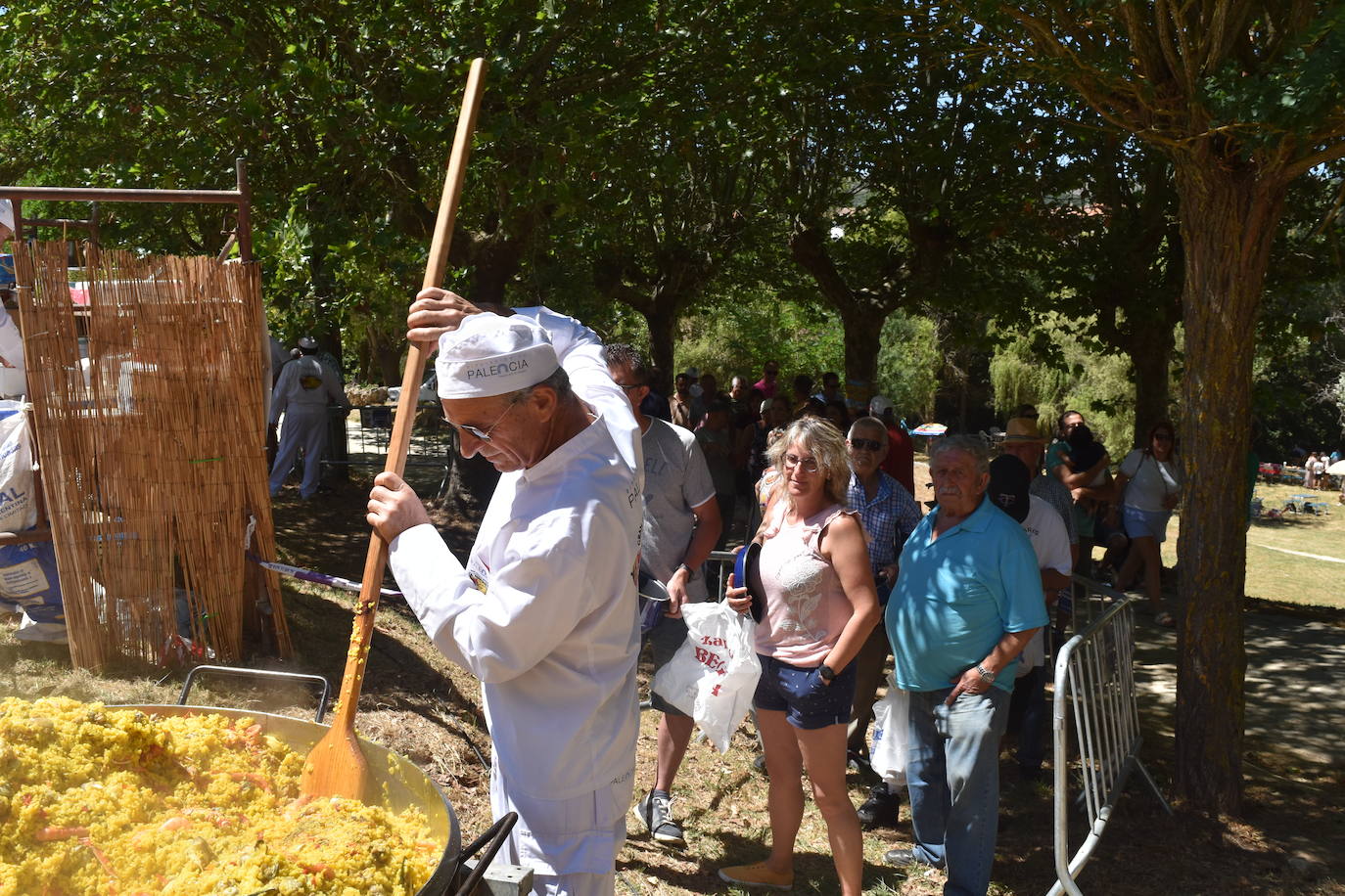 Olleros de Pisuerga reparte 1.700 raciones de paella