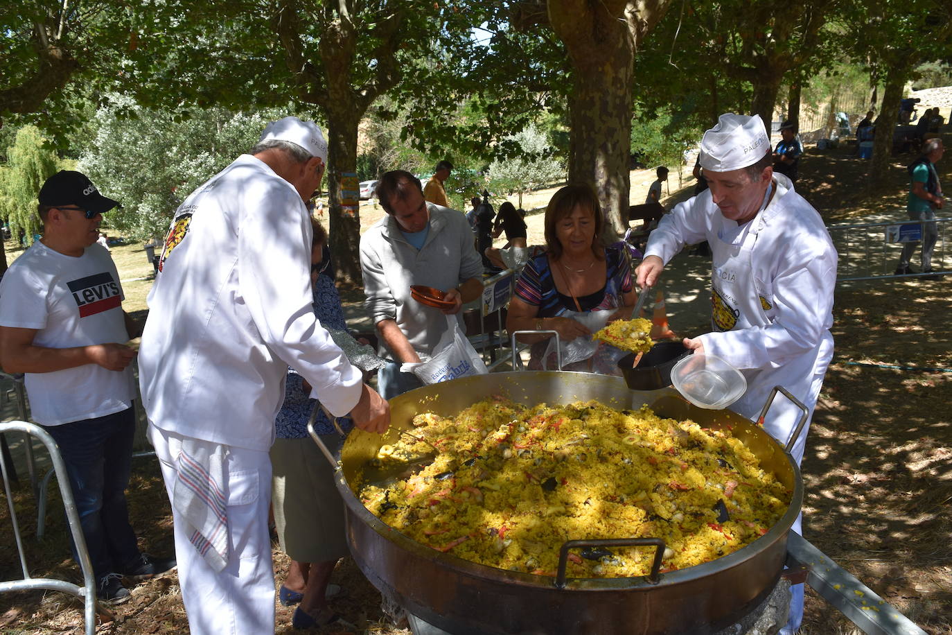 Olleros de Pisuerga reparte 1.700 raciones de paella