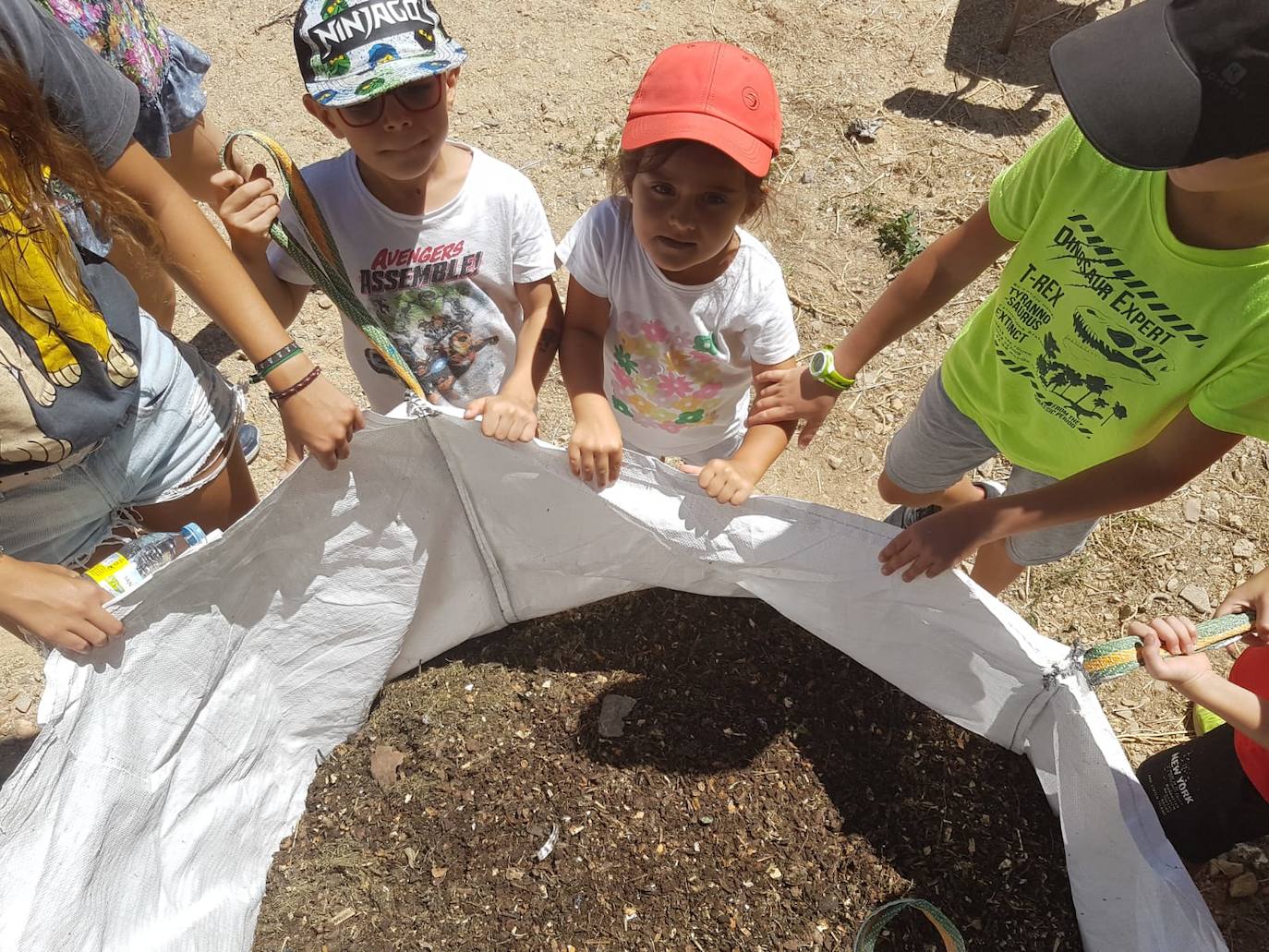 Los niños castrodezanos aprenden a hacer compost de calidad