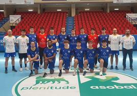 La plantilla del Recoletas Itesal antes de comenzar el primer entrenamiento de la pretemporada.