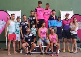 El podio por equipos de la distancia media del triatlón Desafío Castilla y León.