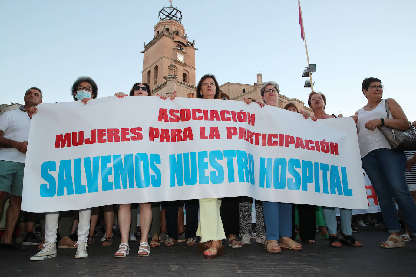 Cientos de ciudadanos han acudido a la manifestación de Medina