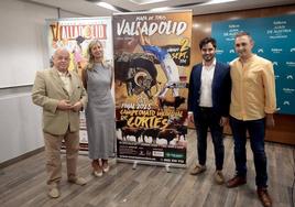 El consejero de Cultura, Gonzalo Santonja (izquierda), junto a la teniente de alcalde, Irene Carvajal; el director operativo de Tauroemoción, Nacho de la Viuda; y el gerente de Toroduero, Daniel Lozano; este jueves durante la presentación de la Final del Campeonato Mundial de Cortes.