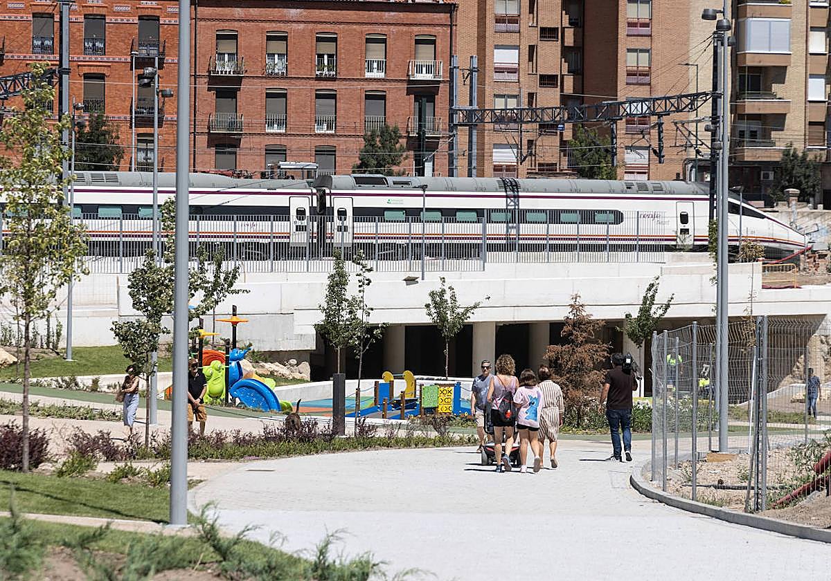 Apertura del paso peatonal bajo las vías entre Delicias y Panaderos