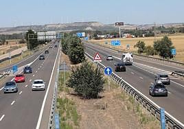 Tráfico por la A-62, esta tarde, en los entornos de Villamuriel de Cerrato.