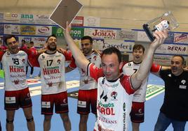 Carlos Villagrán, durante su último partido como jugador del Balonmano Nava