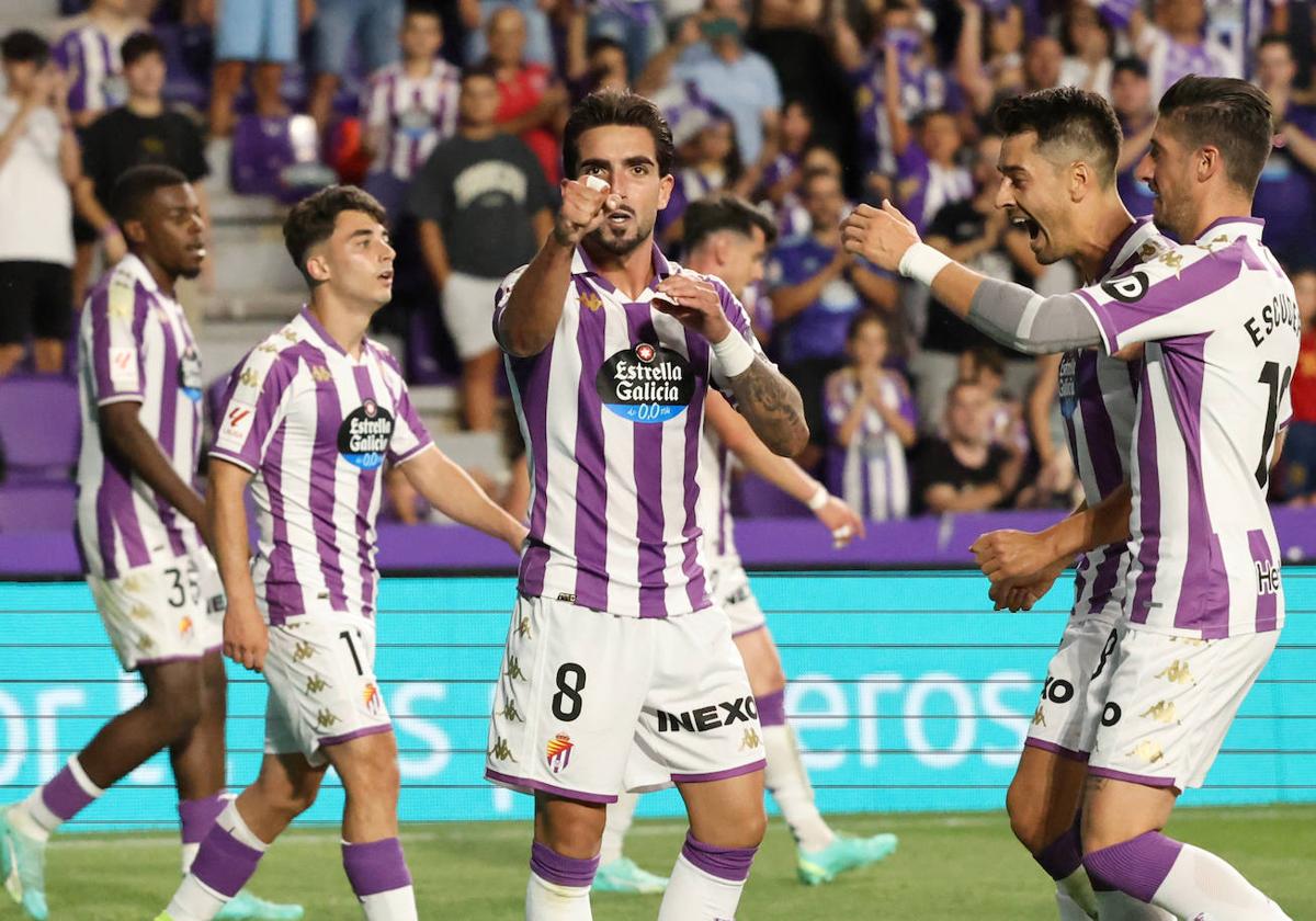 La victoria del Real Valladolid ante el Sporting de Gijón, en imágenes