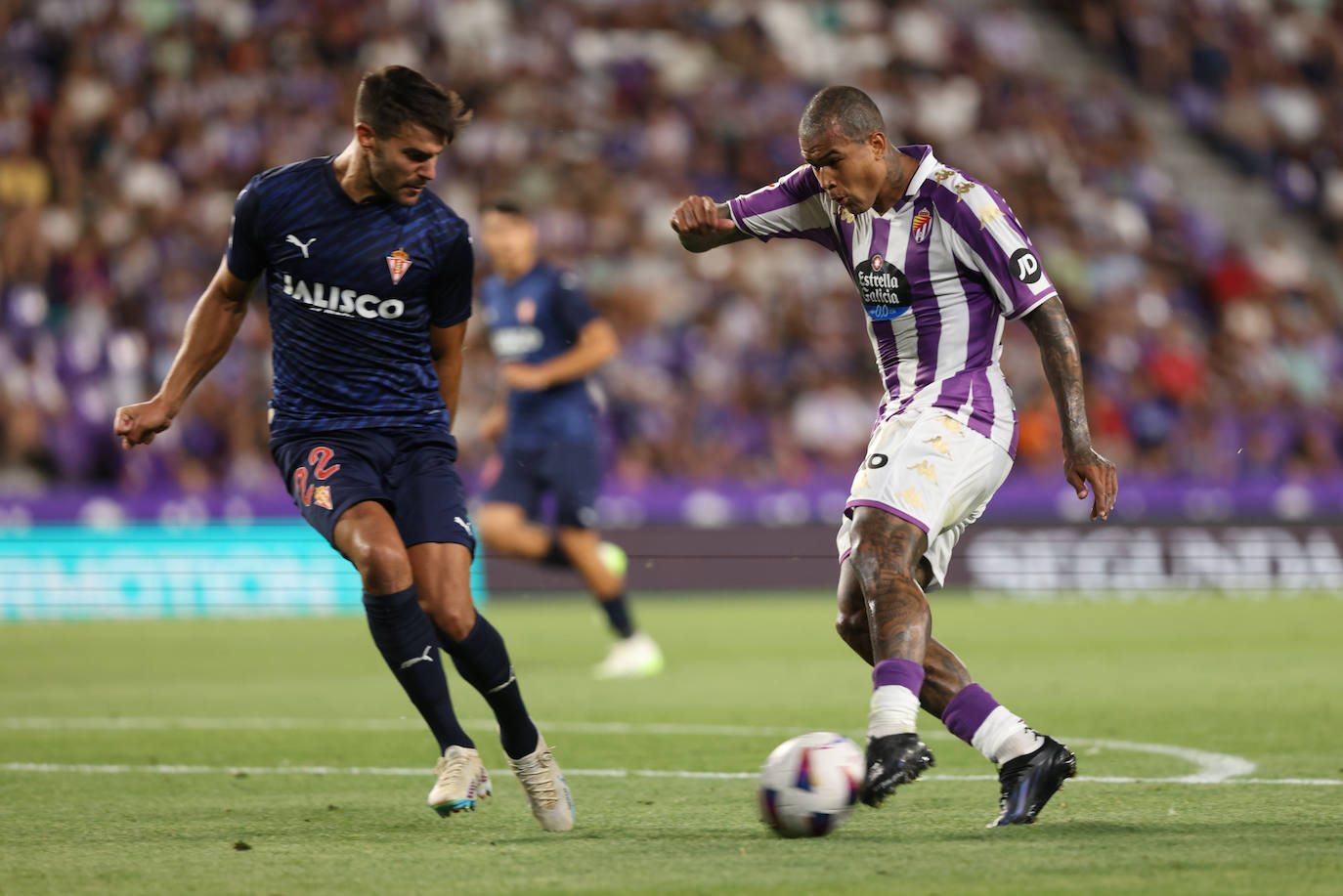 La victoria del Real Valladolid ante el Sporting de Gijón, en imágenes