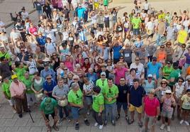 Participantes en la II Marcha contra el Cáncer Entretapiales.