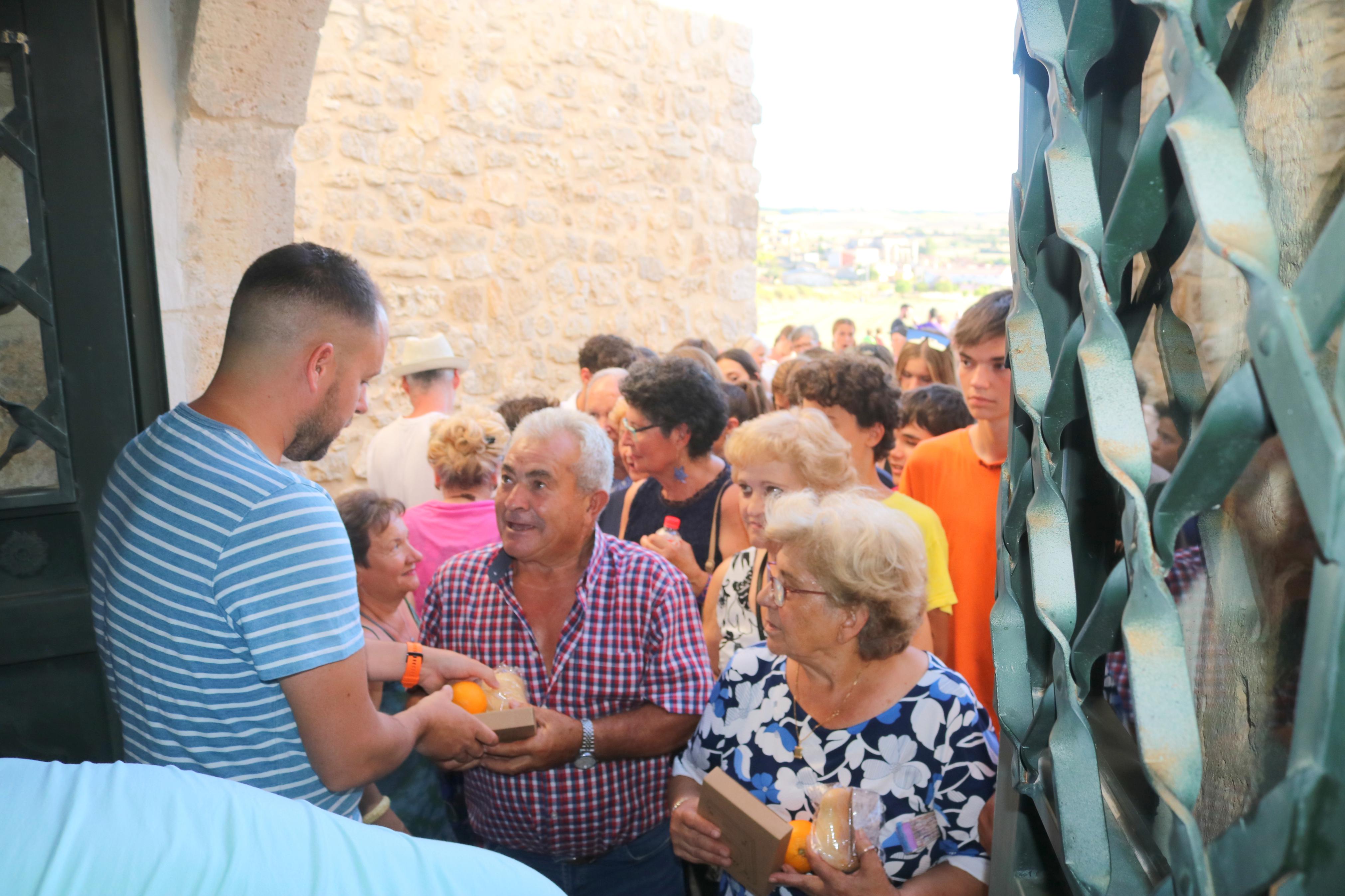 Herrera de Valdecañas se rinde a la Virgen de los Remedios