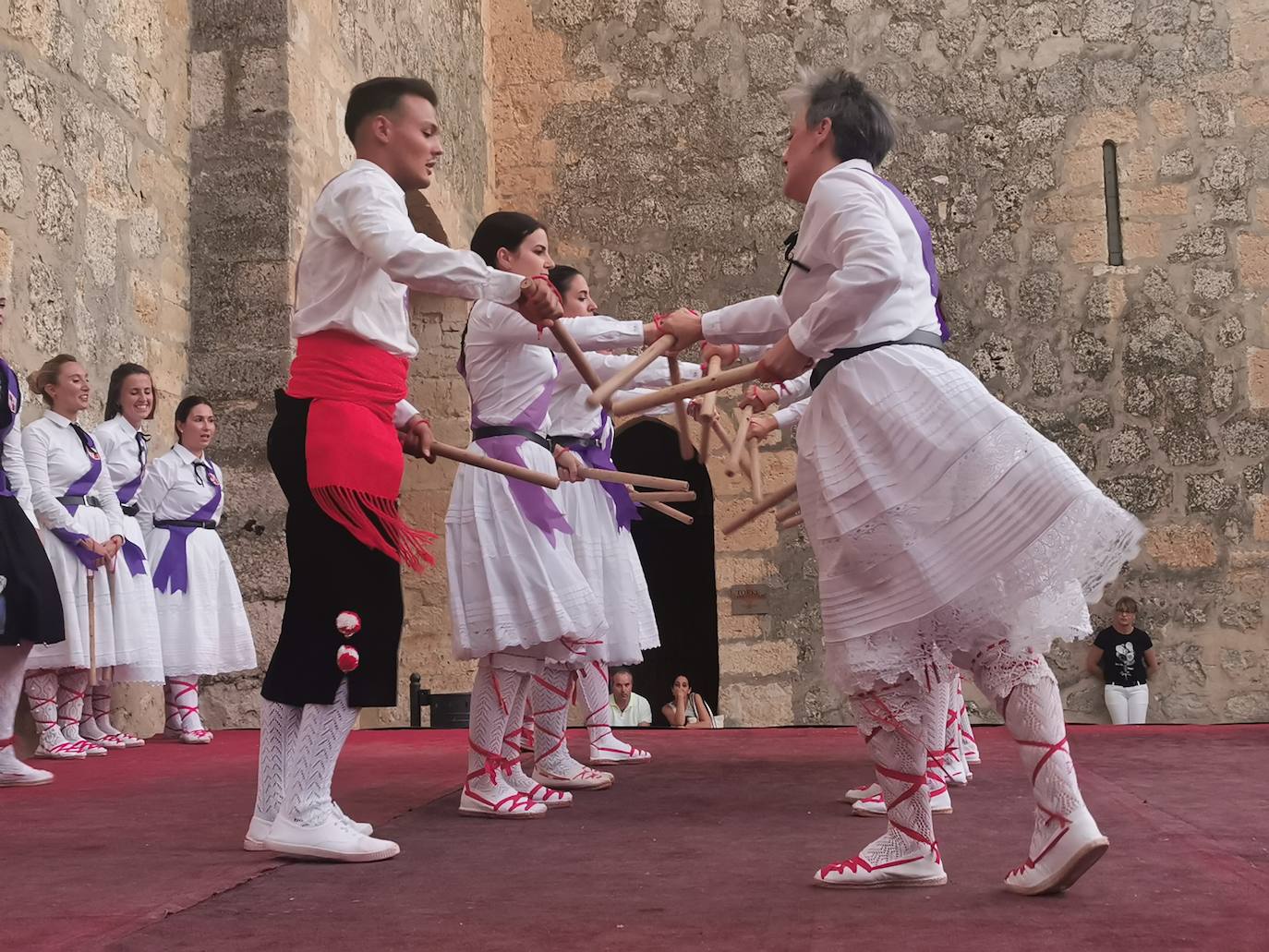 Torrelobatón celebra su XV Certamen de Paloteo