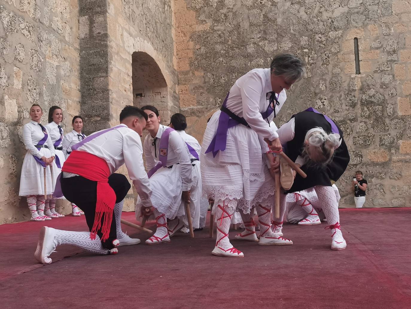 Torrelobatón celebra su XV Certamen de Paloteo