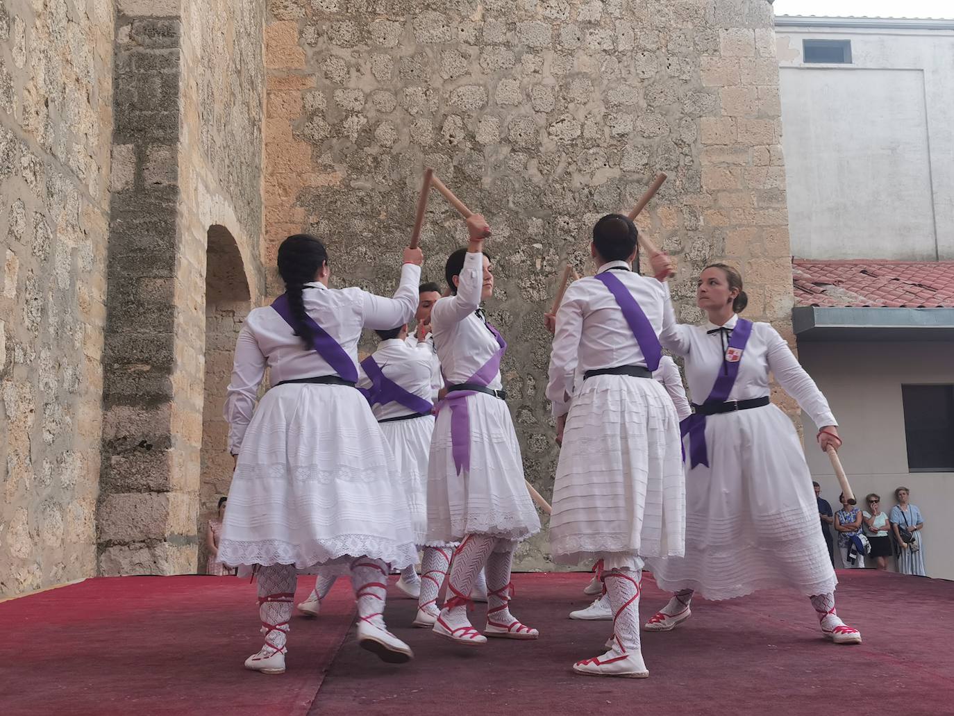 Torrelobatón celebra su XV Certamen de Paloteo