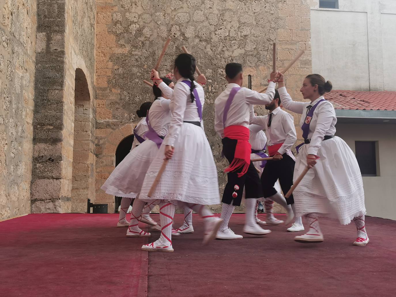 Torrelobatón celebra su XV Certamen de Paloteo