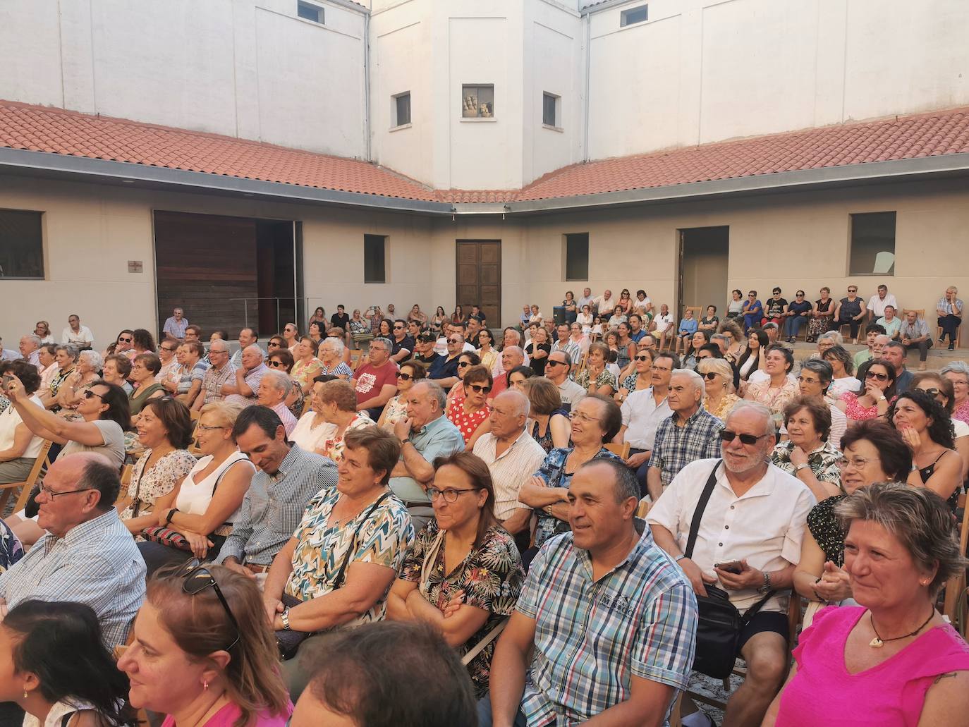 Torrelobatón celebra su XV Certamen de Paloteo