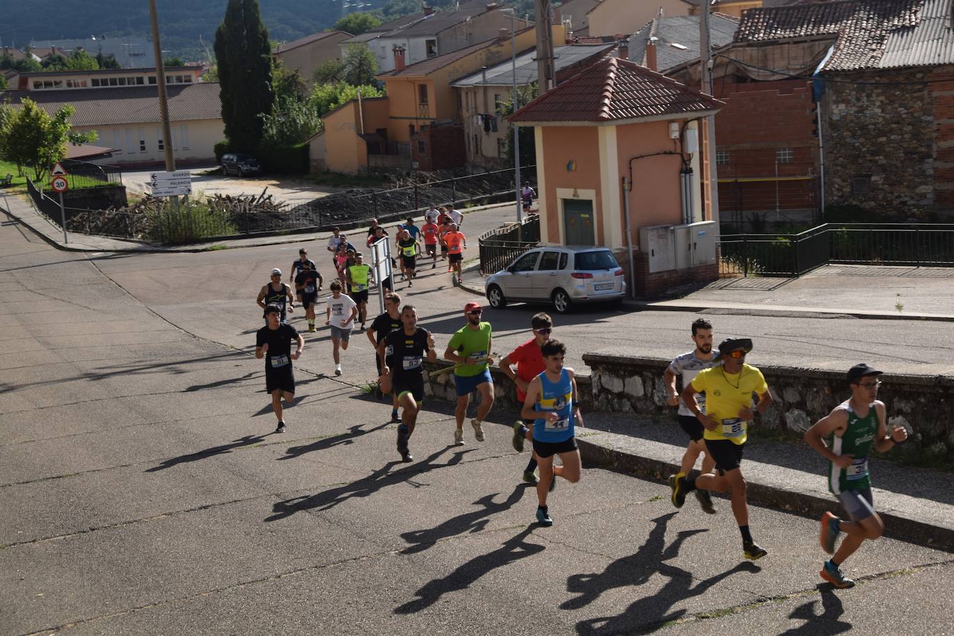 Velilla disfruta de las fiestas con la tradiciona subida a la Cruz