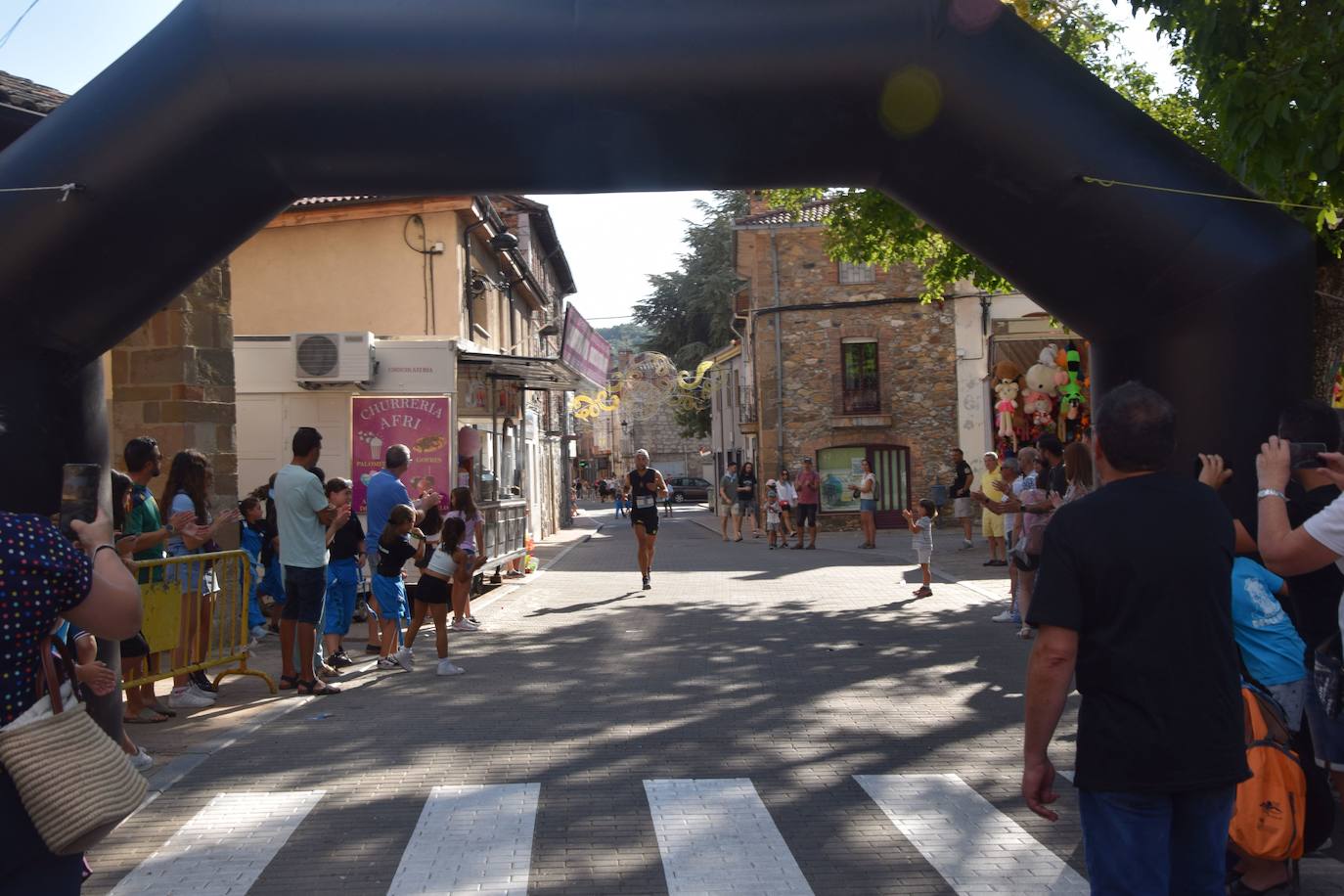 Velilla disfruta de las fiestas con la tradiciona subida a la Cruz