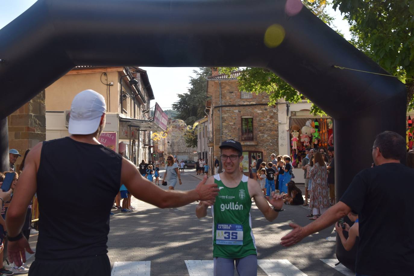 Velilla disfruta de las fiestas con la tradiciona subida a la Cruz