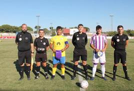 Sorteo de campos antes del inicio del partido.
