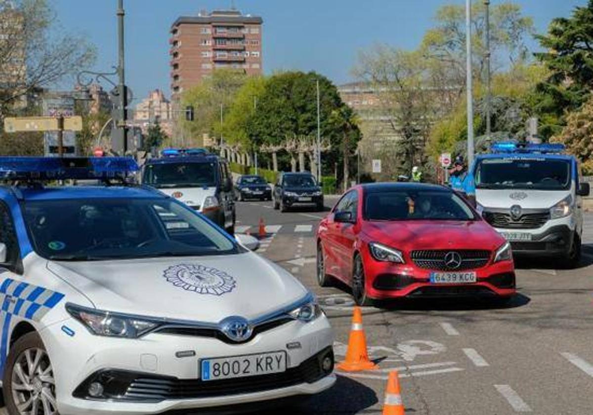 La Policía Municipal en la plaza de Poniente en Valladolid.