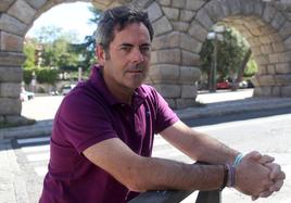 Paco Maroto, nuevo entrenador del Turégano, junto al Acueducto.