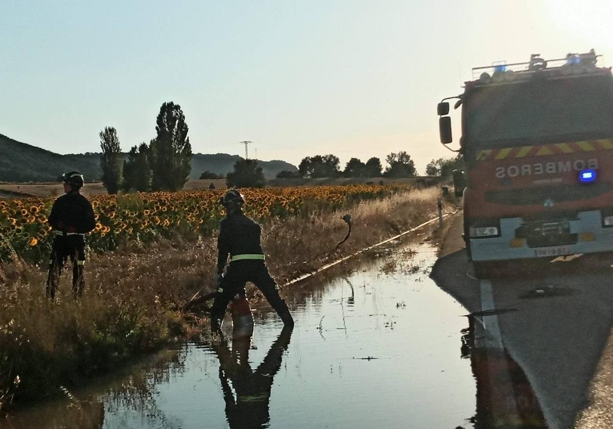 Un nuevo reventón en el Canal de Riaza anega los terrenos circundantes