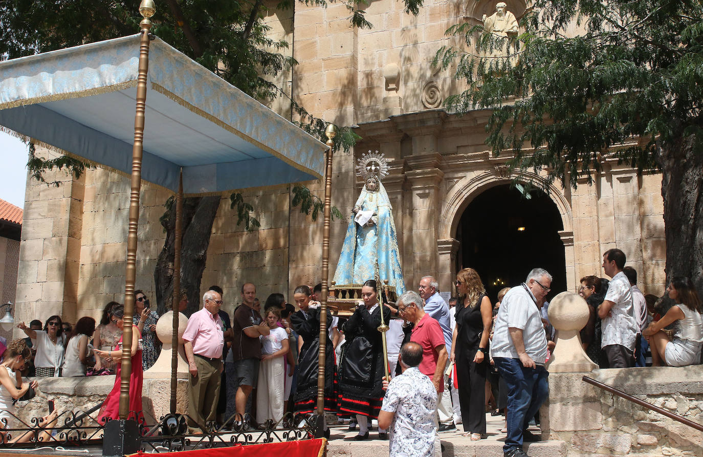 Procesión de la Virgen de la Asunción en Cantalejo