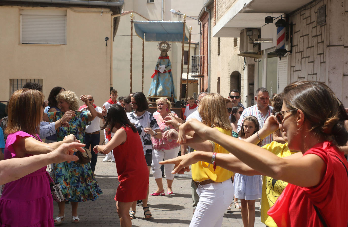 Procesión de la Virgen de la Asunción en Cantalejo