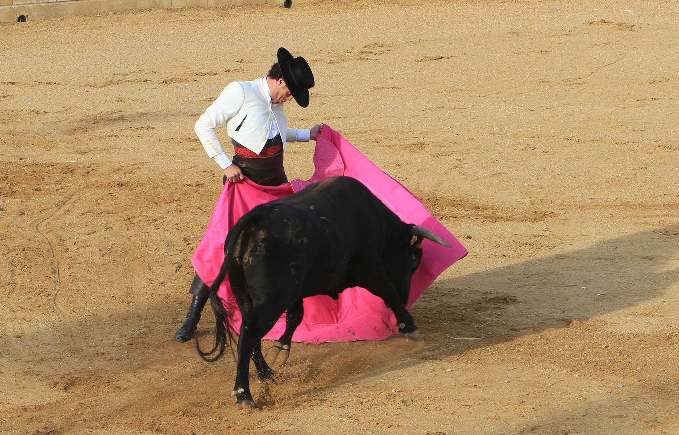 Jesulín de Ubrique reaparece en la plaza de toros de Mozoncillo