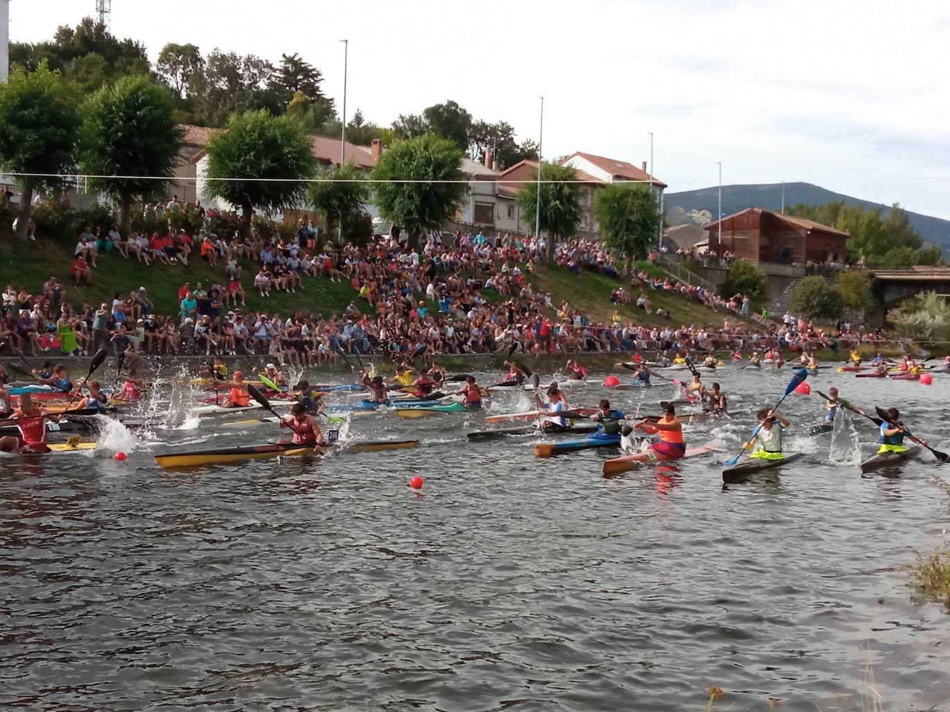 Mara Santos desata fuertes aplausos en la Regata en Velilla