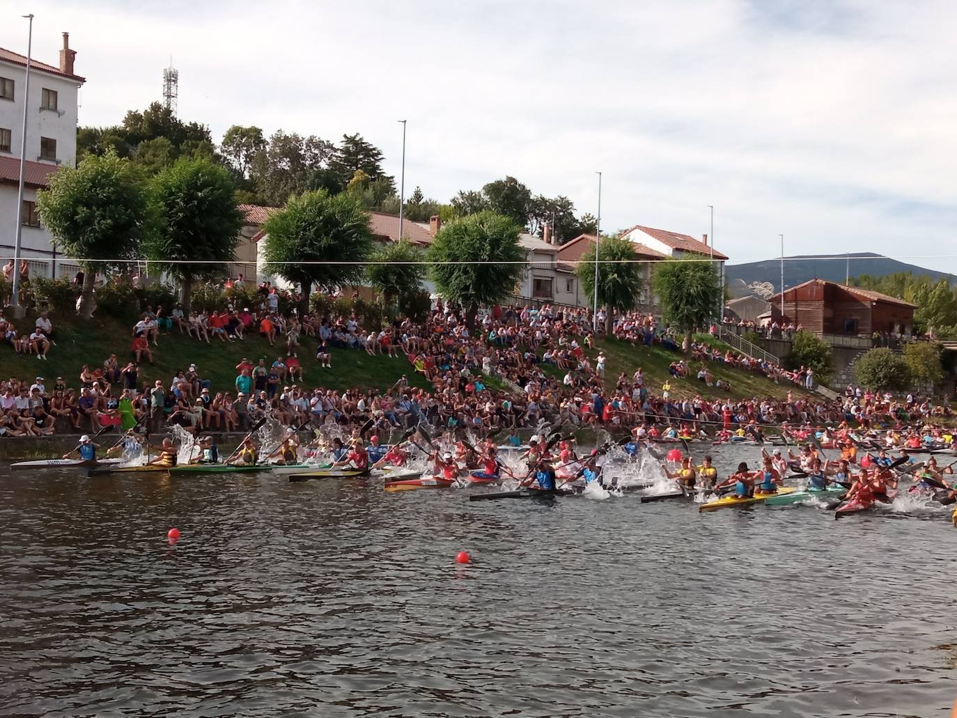 Mara Santos desata fuertes aplausos en la Regata en Velilla