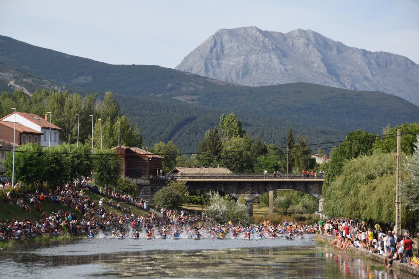 Mara Santos desata fuertes aplausos en la Regata en Velilla